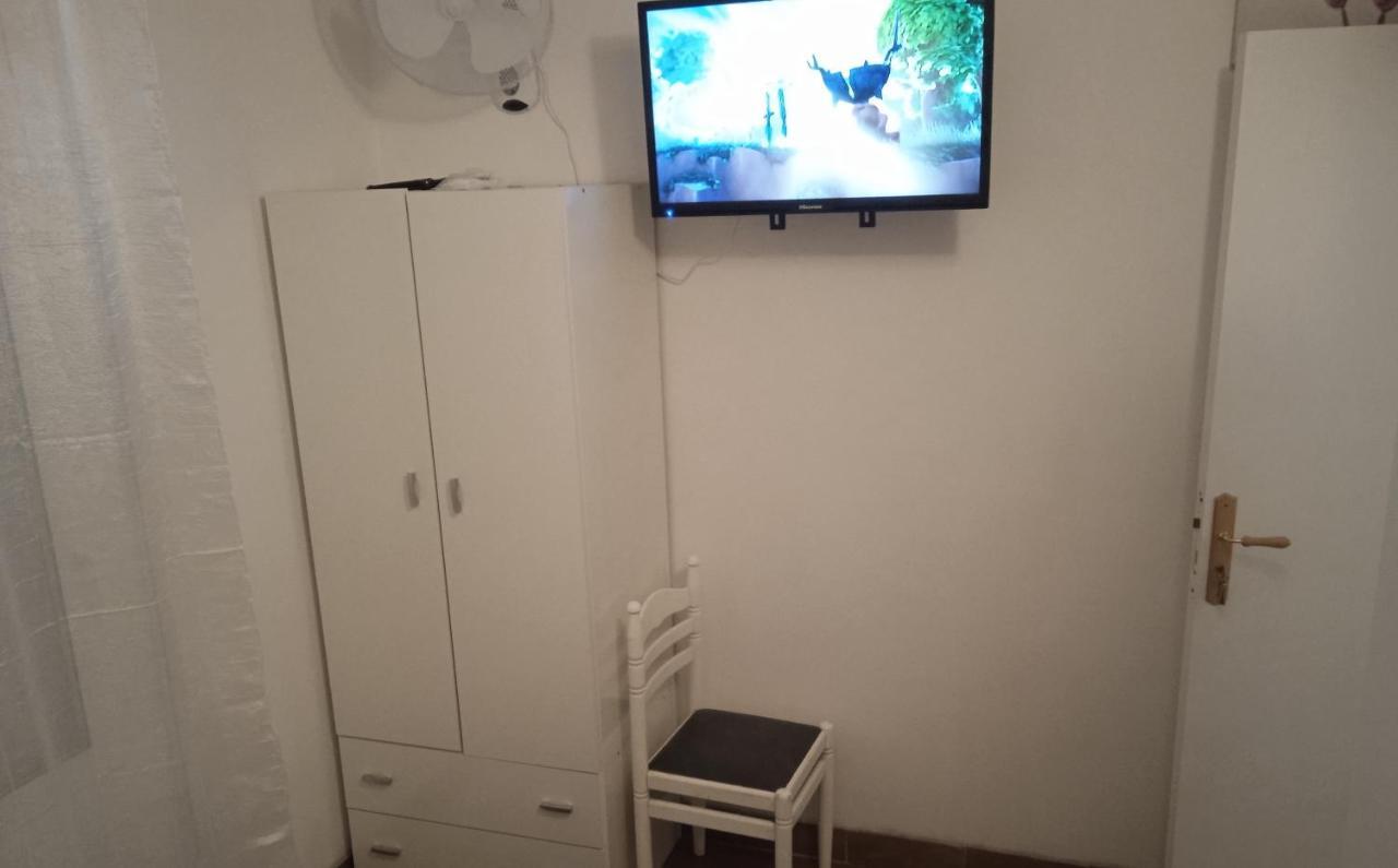 Habitacion Economica Con Bano Privado En Pleno Centro De Figueres Figueras Exterior foto