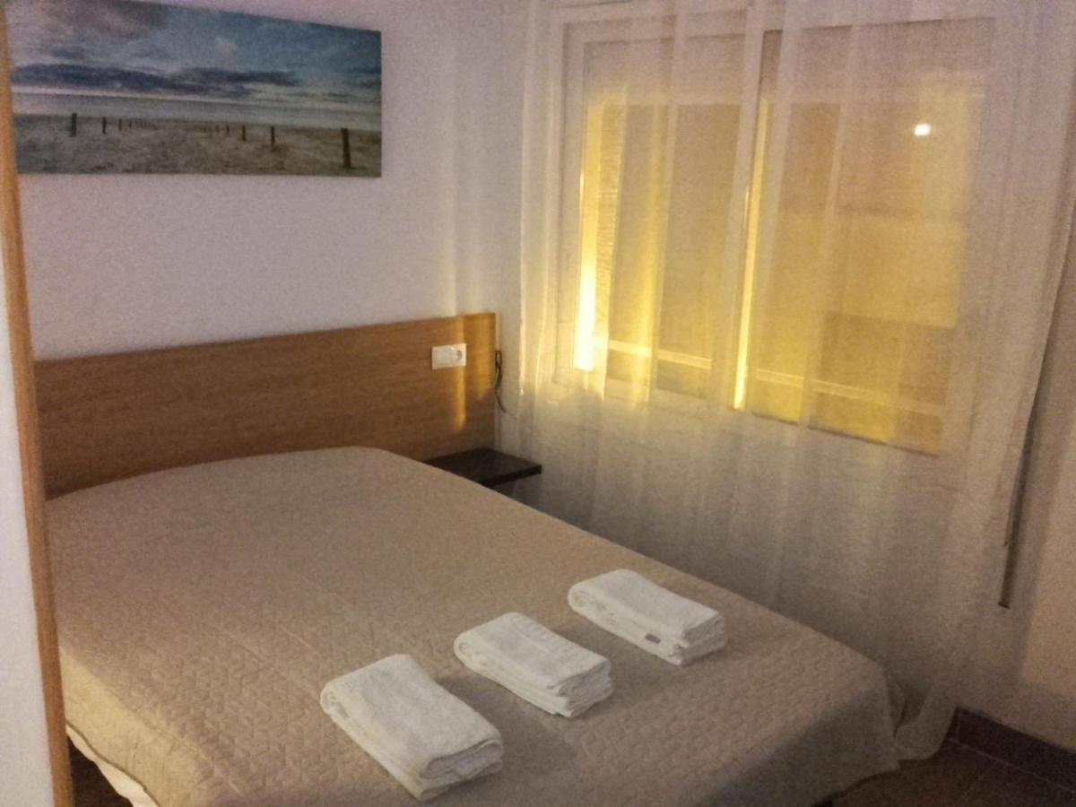 Habitacion Economica Con Bano Privado En Pleno Centro De Figueres Figueras Exterior foto